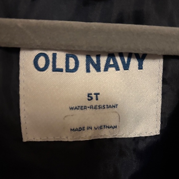 Old Navy Boy’s puffer vest - Picture 5 of 6